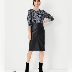 Ann Taylor vegan leather seamed pencil skirt black, sz 6 petite